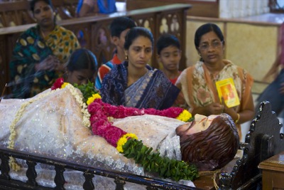 Plaster idol of Thomas on the fake tomb in San Thome Cathedral
