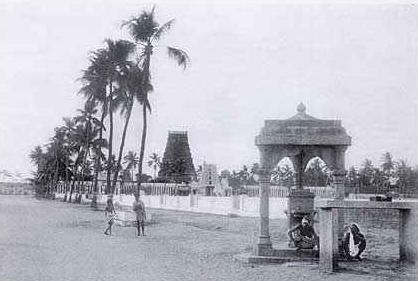 Kapaleeswara Temple tank and gopuram (1906)